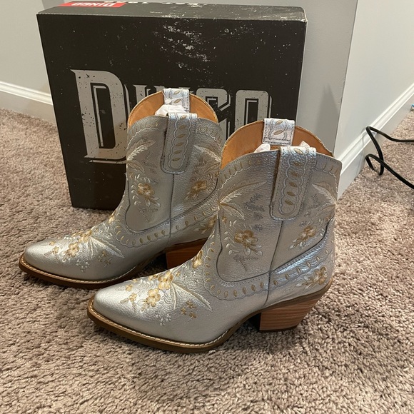 NWT Dingo Primrose Booties silver size 7 - Picture 4 of 6